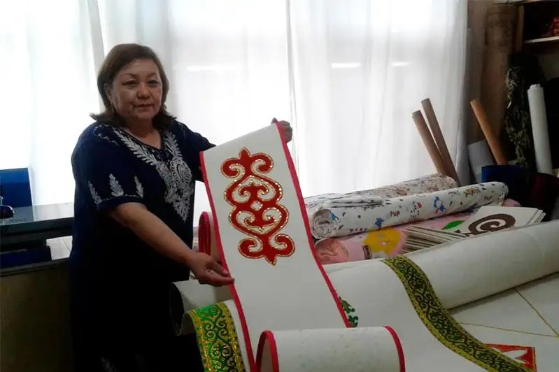 Жительница Тараза возрождает казахское орнаментальное искусство