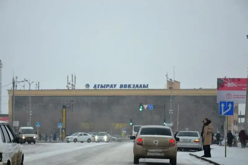 Атырауда теміржол вокзалы мен әуежай қалыпты жұмыс режиміне көшті