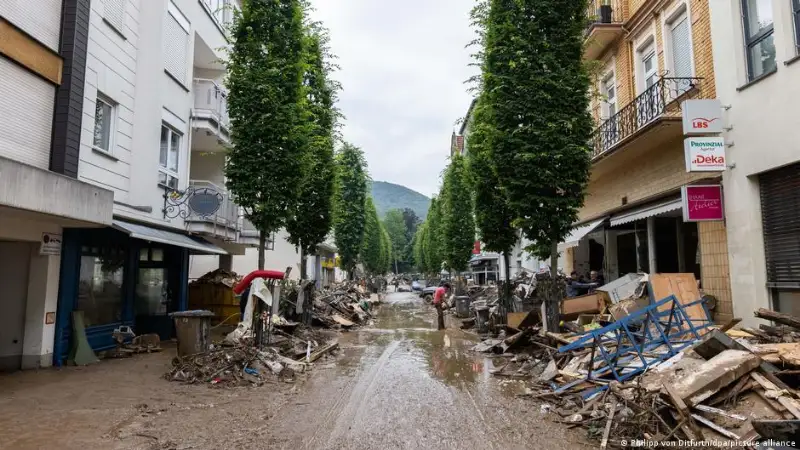 Число погибших при наводнении в Германии превысило 130 человек