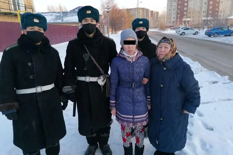 Гвардейцы нашли двух потерявшихся детей за день в Нур-Султане