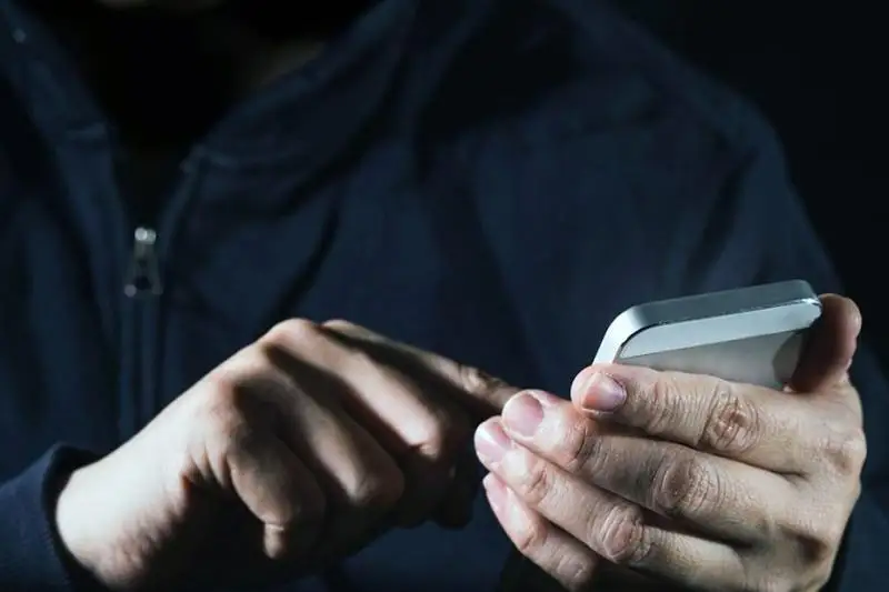 Бездоказательно: «Мошенники блокируют телефоны привитых людей»