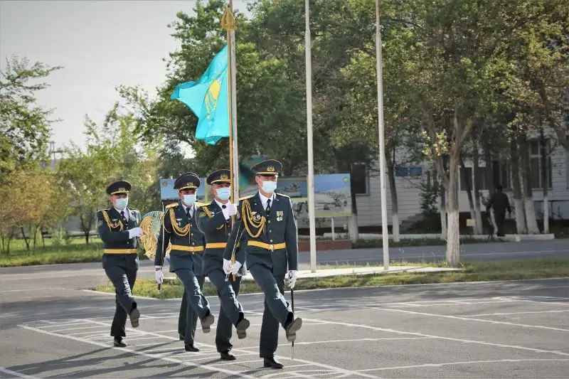 Военные Атырауского гарнизона отметили День государственных символов