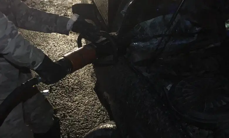 Спасатели извлекли мужчину из искореженного  автомобиля в ВКО