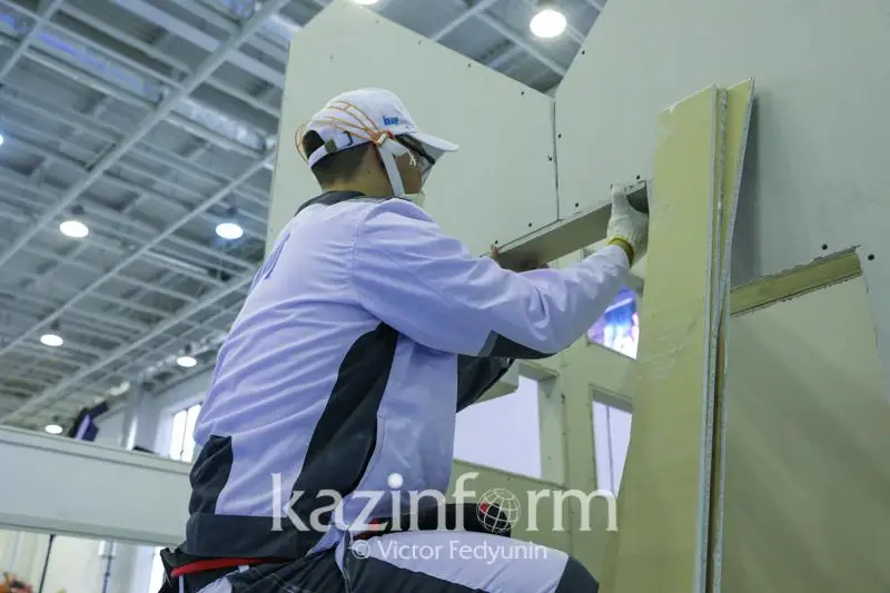 Численность молодых людей, оставшихся без работы, сократилась на 7% за год