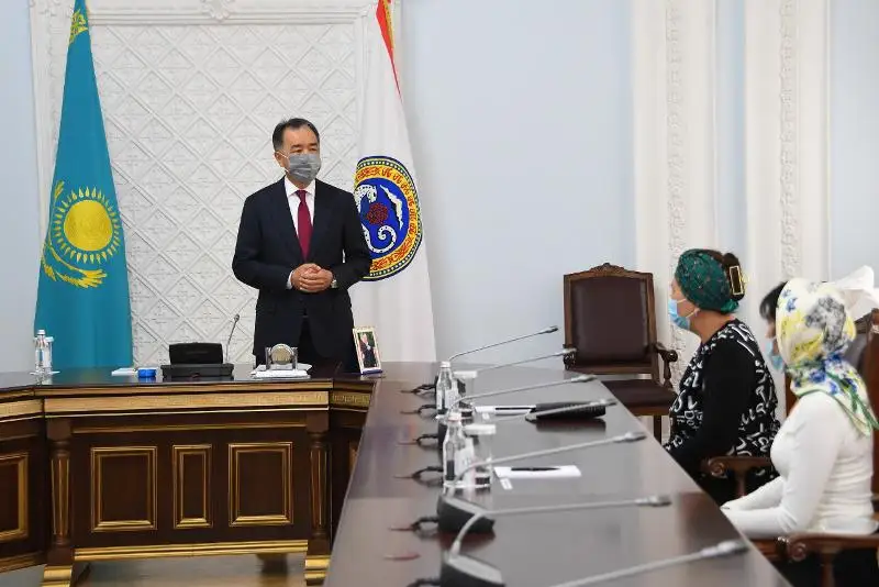 Ключи от квартир получили семьи погибших полицейских в Алматы