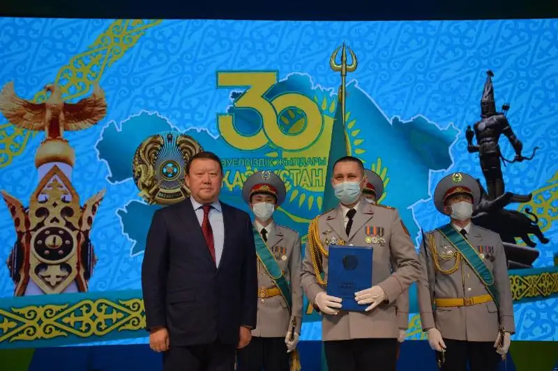 Более 100 полицейских наградили в СКО