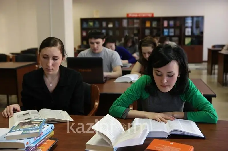 Qyzylorda oblysynda jastardyń kitap oqýǵa qyzyǵýshylyǵy arta tústi