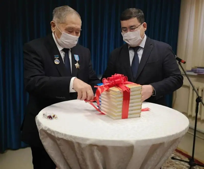 Книгу «Армандар бастауының алтын ұясы» презентовали в Мангистауской области