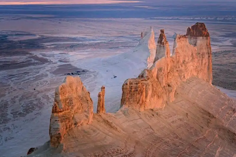 Туркомплекс на Бозжыре поможет развивать туризм цивилизованным путем - мангистауский эколог