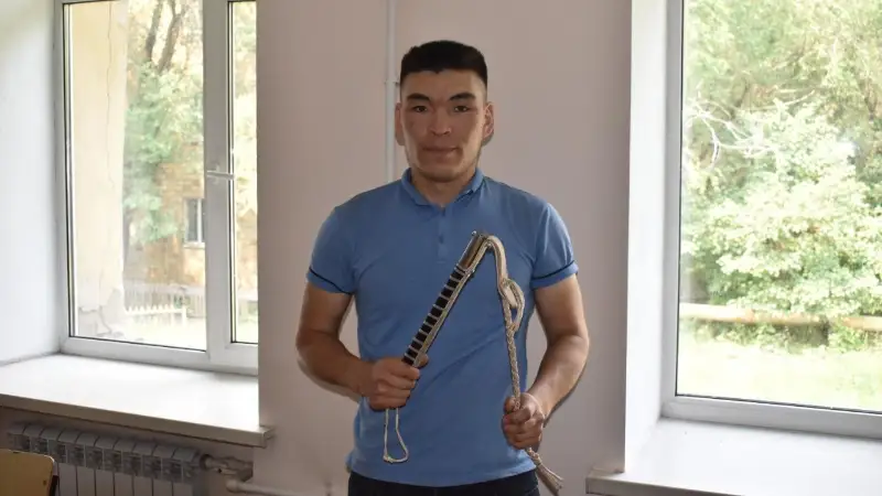 Qaraǵandylyq órt sóndirýshi at ábzelderin jasaýmen aınalysady