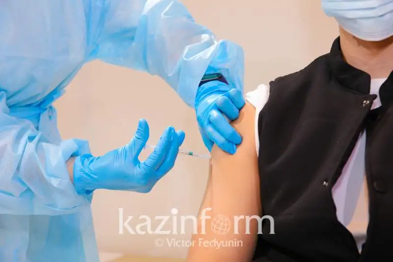 2192 человека получили вакцину от КВИ за сутки в Атырауской области