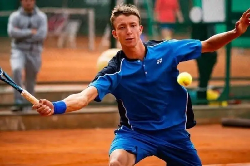 Казахстанский теннисист уступил на старте турнира в Турции