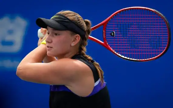 Рыбакина и Бублик успешно начали сезон на траве