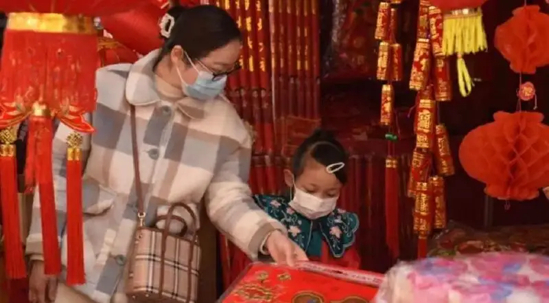 Коронавирус в мире: Китай ужесточил правила поездок, Дания снимает все ограничения