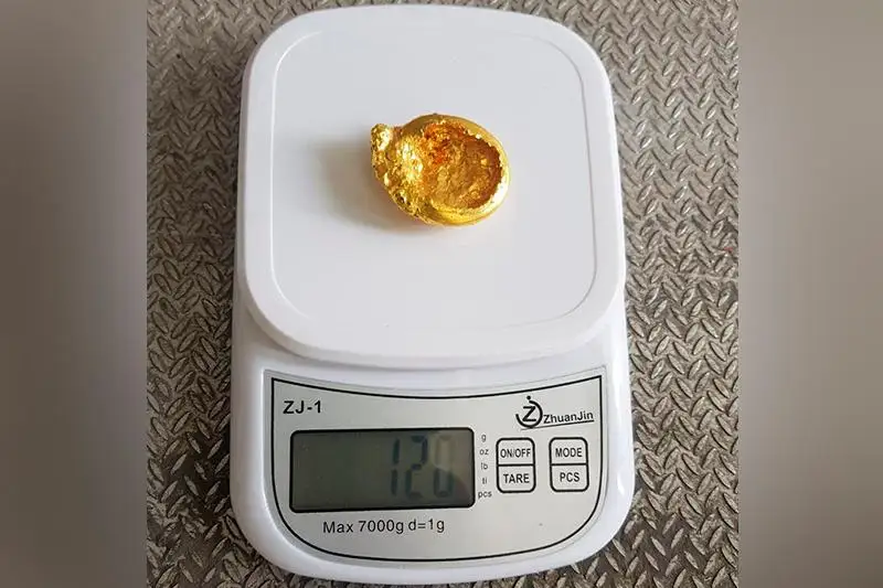 Слиток золота пытался вывезти россиянин из Казахстана