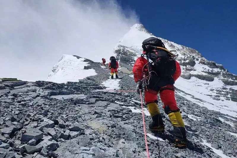 Китай отменяет весеннее восхождение на Эверест