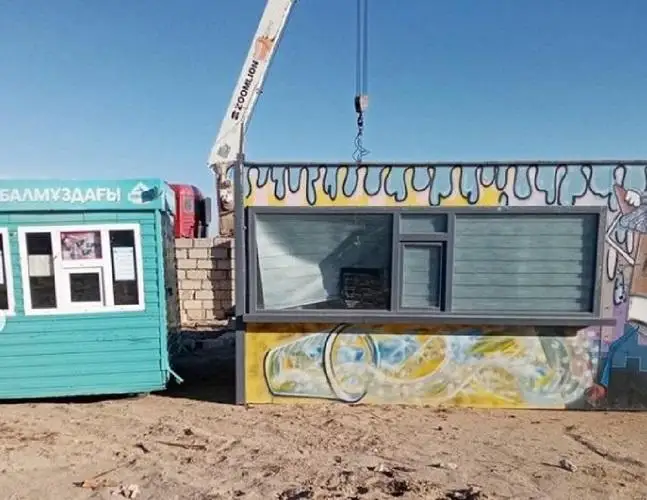 Незаконные торговые киоски помещают на штрафстоянку в Актау