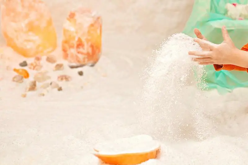 Дети из малообеспеченных семей бесплатно посещают соляную пещеру в Балхаше