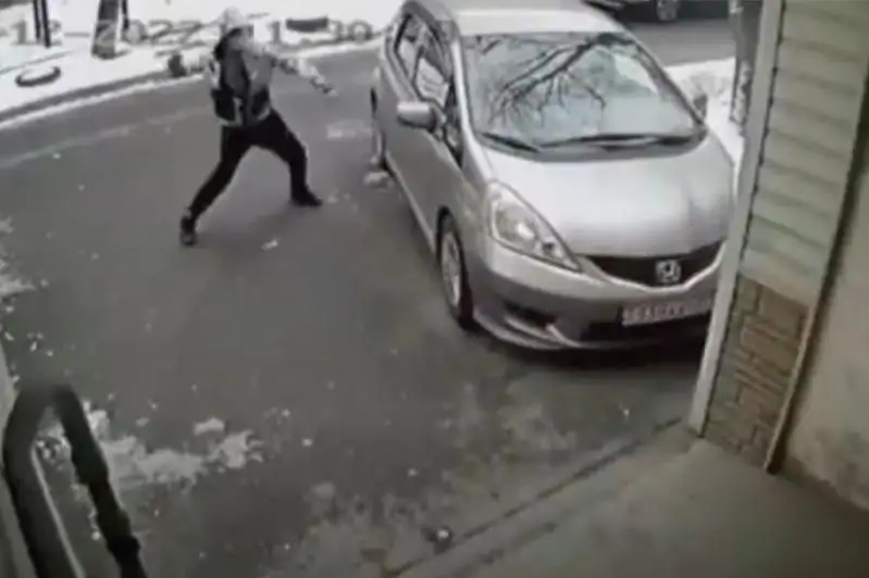 Серийного вора автомобильных регистраторов задержали в Алматы