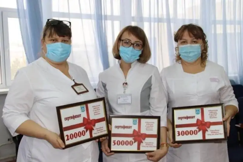 Активно работающих медработников поощрили в Павлодарской области