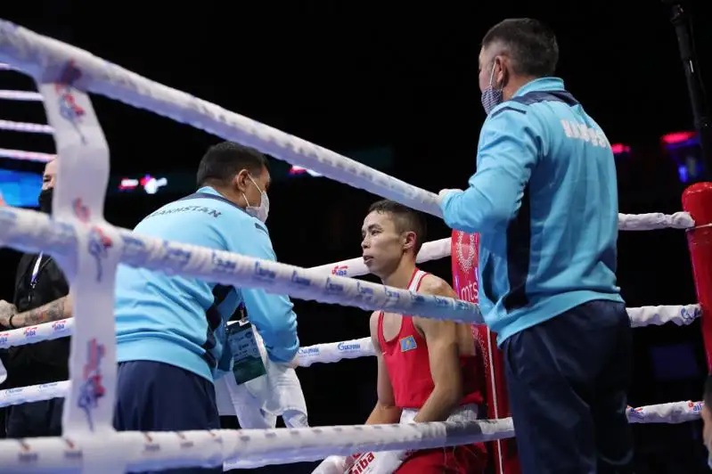 С кем встретятся казахстанцы в четвертьфинале ЧМ по боксу