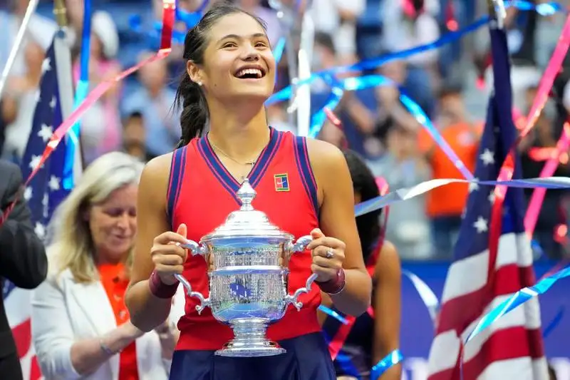 US Open: 18 жастағы теннисші чемпион атанып, рекордтық нәтижеге қол жеткізді