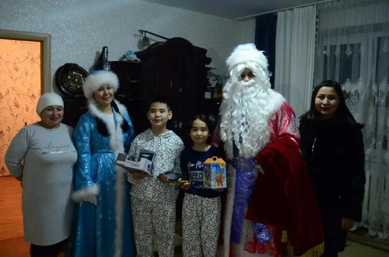 Офицеры РгК «Астана» поздравили детей с Новым годом в Карагандинской области