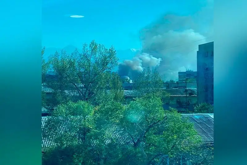 Четырехэтажный дом загорелся в Алматы