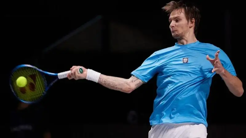 Александр Бублик пробился в четвертьфинал турнира в Монпелье