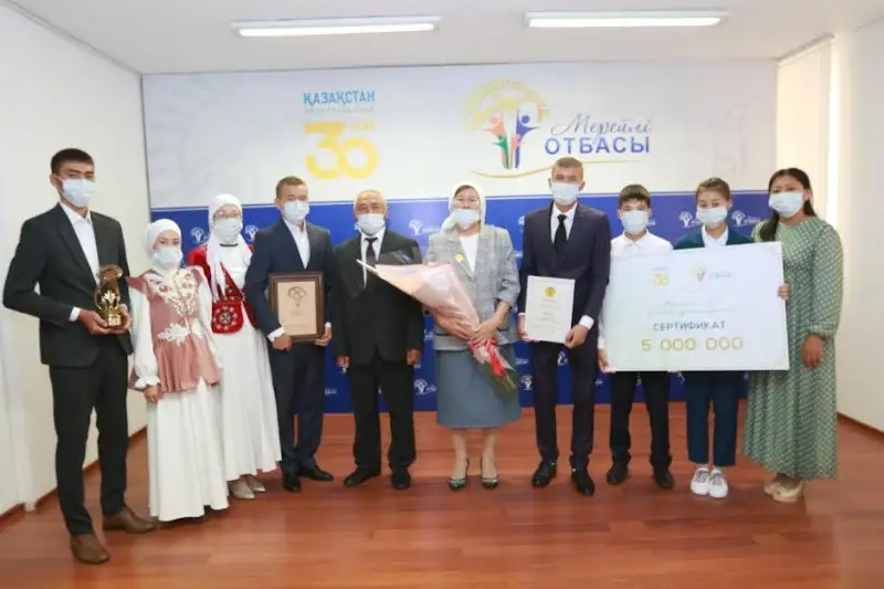 Mereıli otbasy: Atyraýda erli-zaıypty temirjolshynyń áýleti jeńimpaz atandy