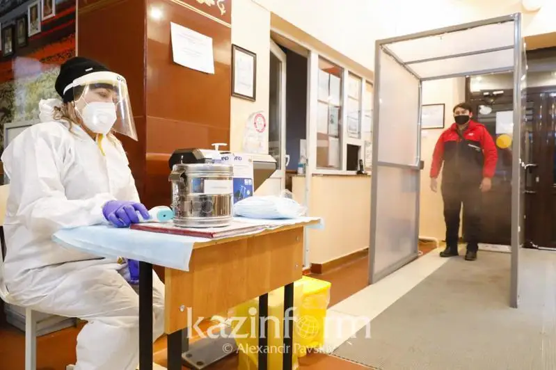 Девять регионов Казахстана находятся в «красной» зоне по коронавирусу