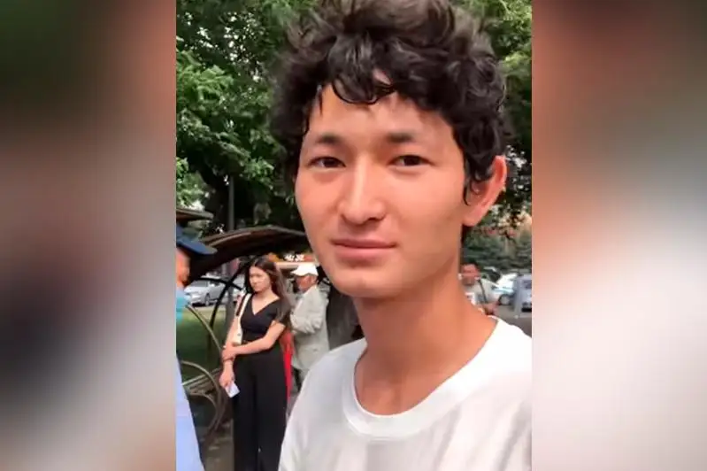 Мужчина спас детей от удара током в фонтане в Алматы