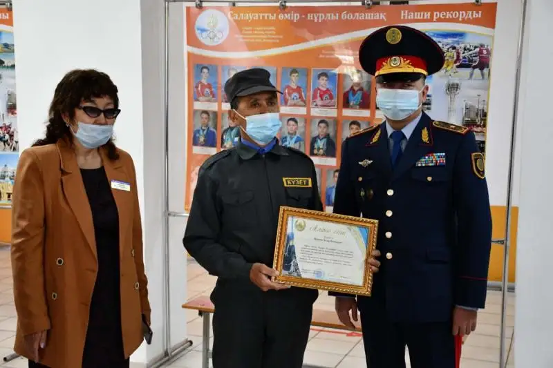 Потерявшуюся 10-летнюю девочку вернули матери в Кокшетау