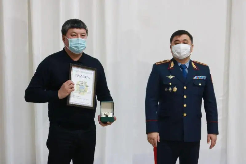 Общественных деятелей и волонтёров наградила полиция в Павлодаре