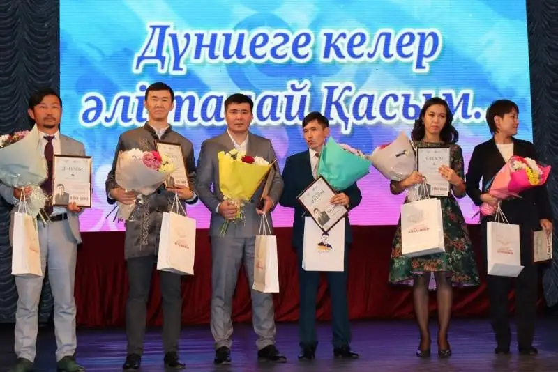 Победителей Аманжоловских чтений наградили в Караганде