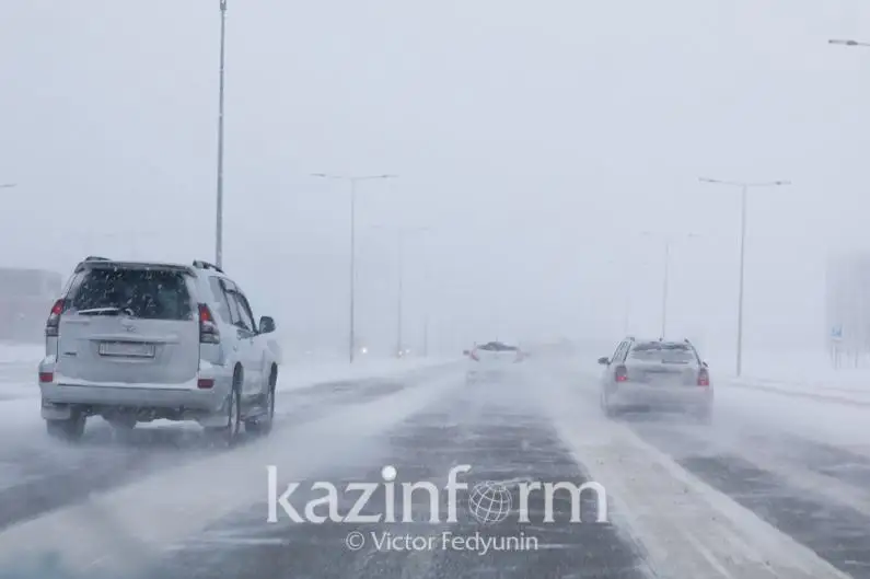 Qaraǵandy oblysynda boran: «Ekaterınbýrg-Almaty» trassasy jabyldy