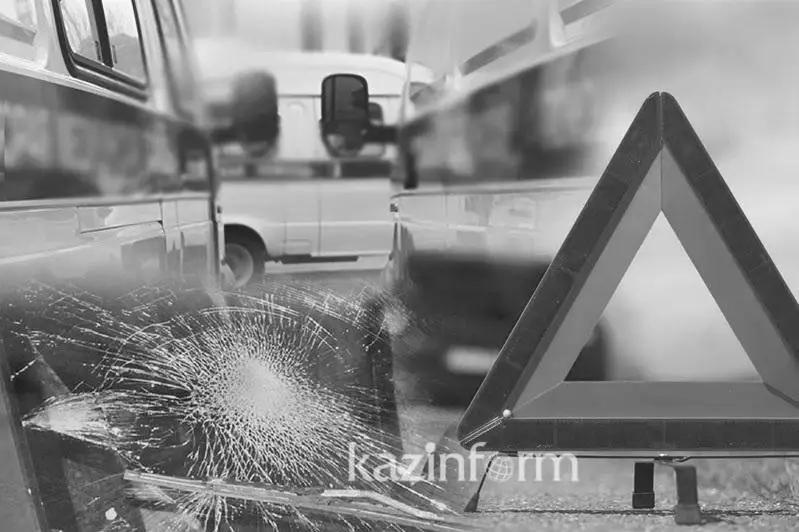 БҚО-да жол апатынан автокөлік ішінде екі адам жанып кетті