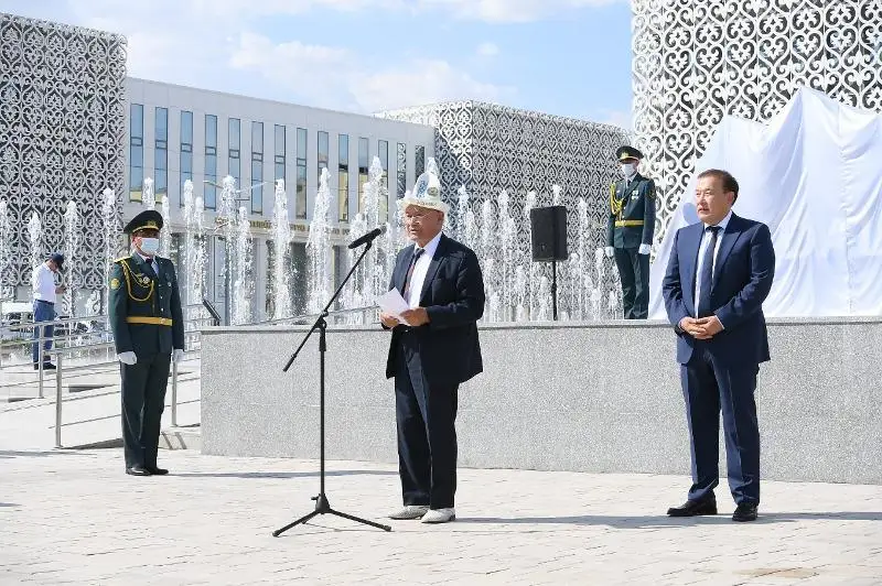 Старейшины и интеллигенция поддержали открытие памятника Елбасы в Туркестане