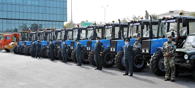 13 новых отечественных тракторов получили жамбылские аграрии взамен старых