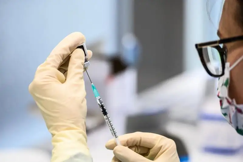 Евросоюз опережает США по темпам вакцинации против COVID-19