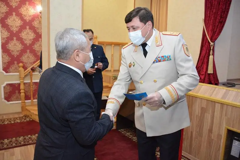 Звания и награды получили в День Первого Президента полицейские СКО