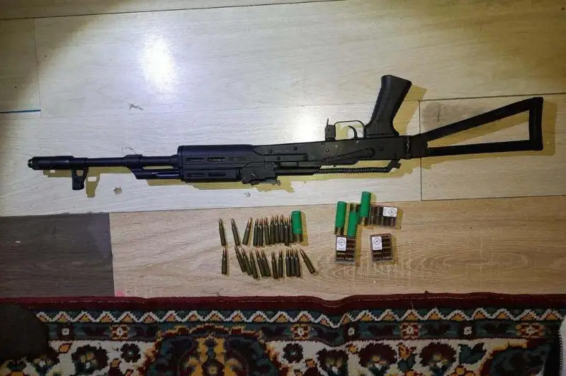 Двух алматинцев задержали за хранение автомата в Талгаре