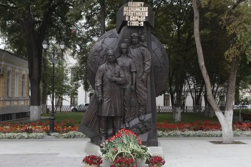 Более ста тысяч медиков скончались от коронавируса  - ВОЗ