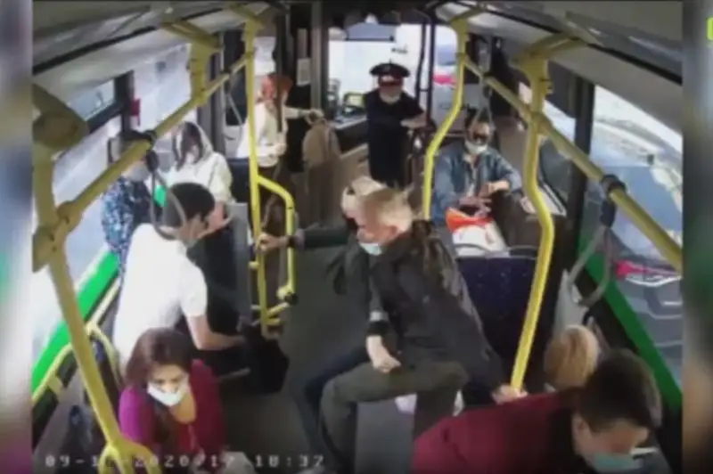 CTS показала, что происходит в салоне автобуса, когда его «подрезают»