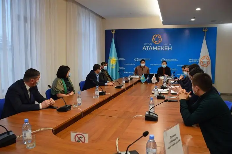 Проблемные вопросы обсудил с владельцами торговых сетей замакима СКО