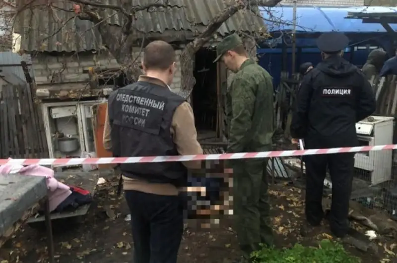 Reseıdiń Saratov qalasynda úıiniń aýlasynda snarıadty kespek bolǵan er adam mert boldy