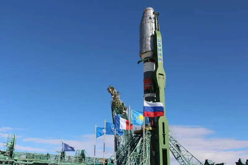 Ракета «Союз - 2.1б» с новой группировкой спутников One Web установлена в Байконуре