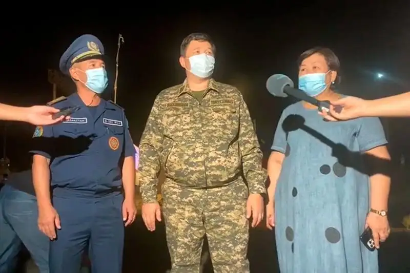 Пожар в Арыси: заместитель акима области призвал жителей микрорайона Наурыз эвакуироваться