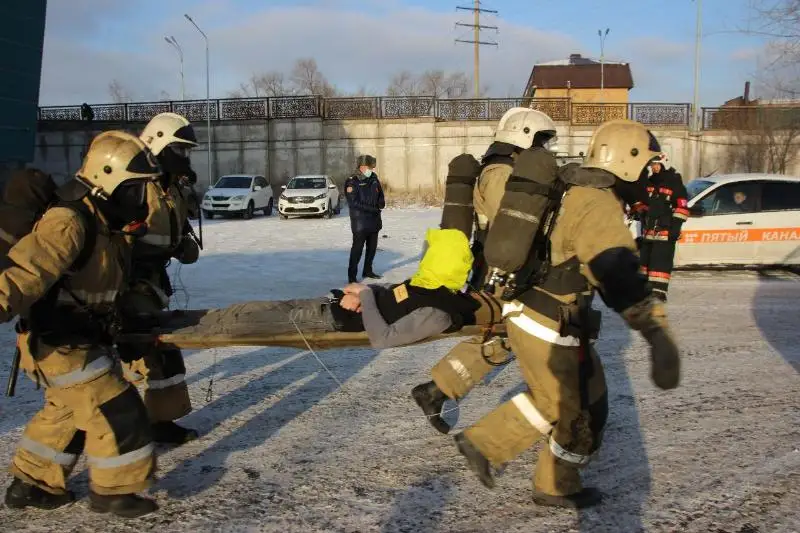 Пожар в крупном мебельном магазине – карагандинские спасатели провели учения