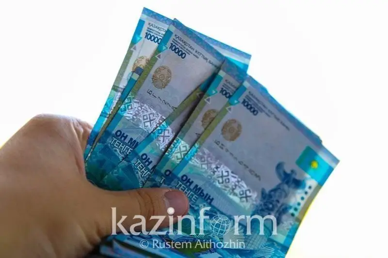 Almaty bazarlarynan aqsha jınaǵan sheneýnik ustaldy